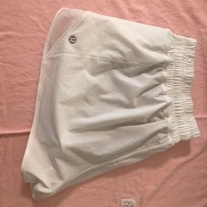 Lululemon hotty hot shorts 2.5” size 8